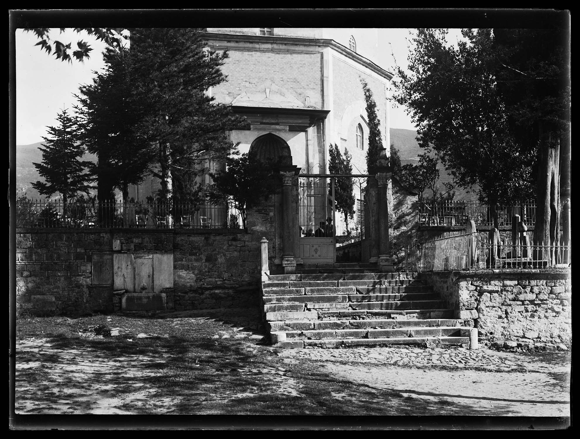 Vue extérieure de la façade d'entrée